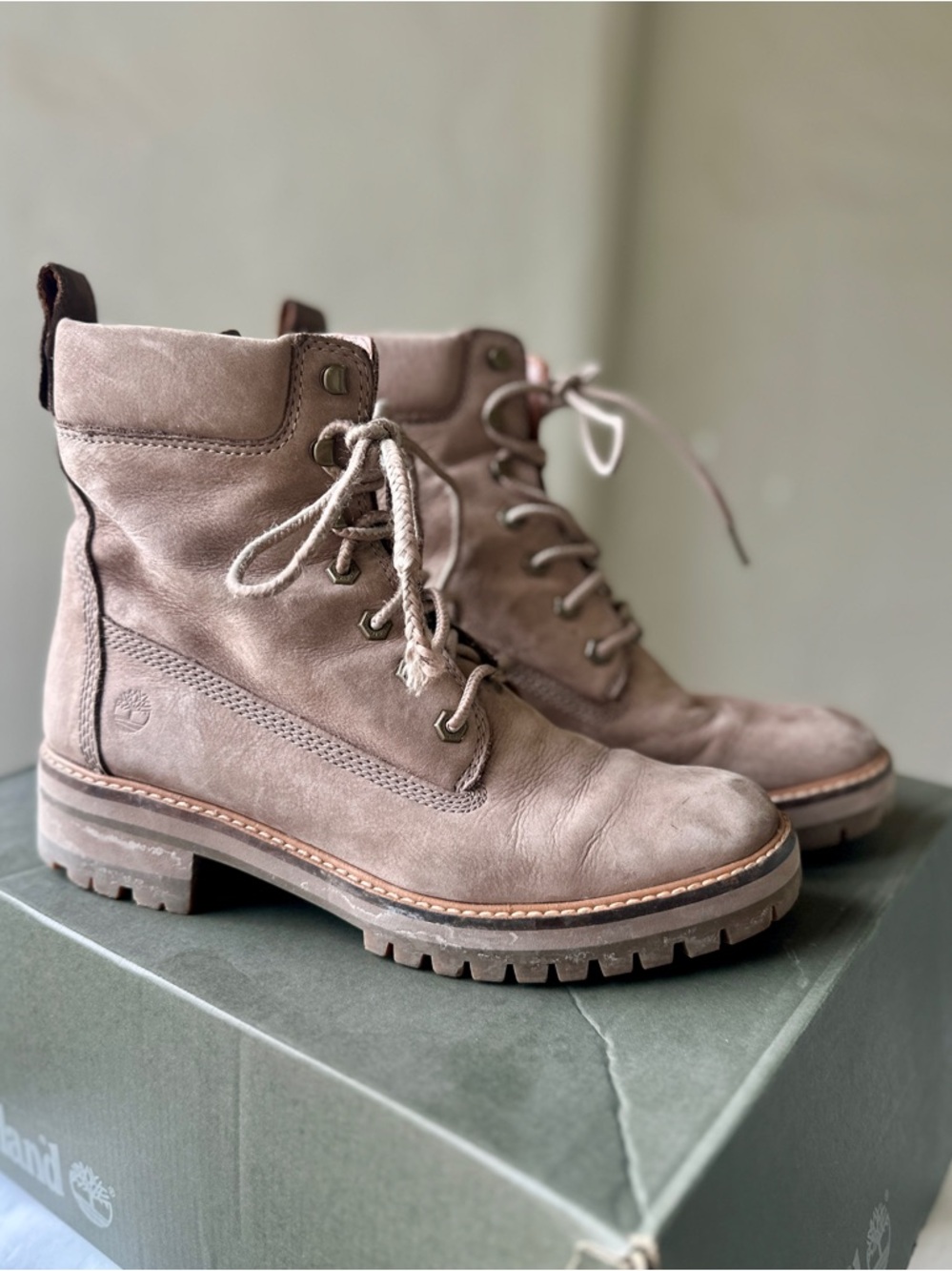 TIMBERLAND Courmayeur Valley 6-Inch Taupe Nubuck Lug Boots Sz 10